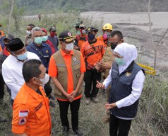 Khofifah Sebut Warga Lereng Semeru Butuh Peringatan Dini Yang Cepat dan Benar