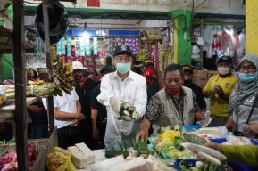 Di Pasar Betro Pedagang Bilang "Jangan Lupakan Kami Pak Bupati"