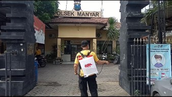 Angka Sembuh Covid Bertambah 9 Orang, Polres Gresik dan Jajaran Lakukan Penyemprotan Disinfektan