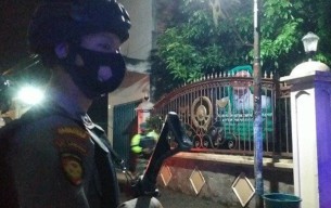 Warga Desa Kemasan Krian Nekat Pasang Spanduk HRS