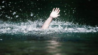 Ditinggal Kakaknya Main Hape, Balita Ini Hanyut di Sungai Balongbendo