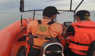 Main Snorkling Di Pantai Tabuhan, Warga Sidoarjo Kintir Tanpa Jejak
