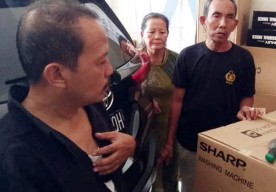 Juragan Toko Elektronik Duel Dengan Maling, Hasilnya Maling Kalah Gesit dan Kabur