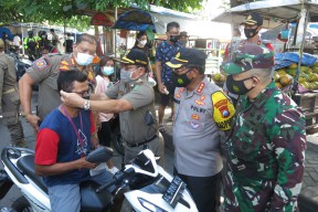 Aktivitas Pasar Minggu Pagi di Sidoarjo Picu Terjadinya Kerumunan, Forkopimda Turun Gunung Tertibkan PKL