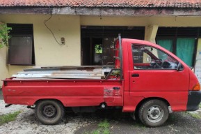 Preteli Besi Jembatan Tol  Gempol-Pasuruan, Warga Pasuruan ini Disergap Warga
