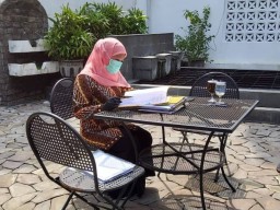 Khofifah Masih Menjalani Isolasi Mandiri, Batal Salurkan Bantuan Banjir Jember