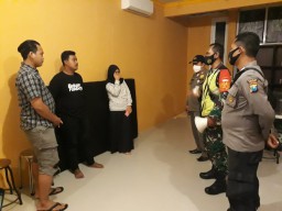 Mengundang Curiga, Dua Pemuda Gelap-gelapan dalam Toilet Warkop Gresik