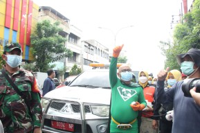 Kembali Sosialisasi Prokes, New Man Giliran Beraksi di Pasar Tradisional Surabaya