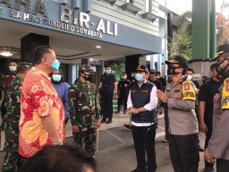 Plt Wali Kota Surabaya Berharap Pembatasan Diterapkan Dua Minggu Saja