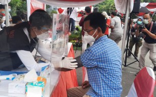 Selain Whisnu, Tensi Darah Ketua DPRD Kota Surabaya Juga Dadak Tinggi Saat Mau Divaksin