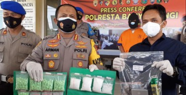 Satreskoba Polres Banyuwangi Amankan Bandar Narkoba Amankan SS Seperempat Kilogram dan 748 Ekstasi