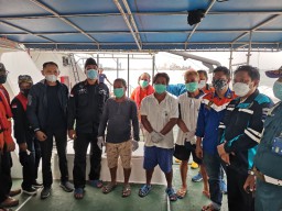 Ini Identitas 5 ABK Yang Berhasil Selamat Dalam Tabrakan Kapal di Perairan Gresik