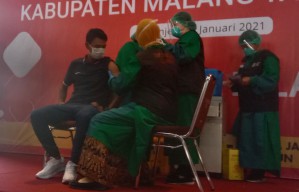 Striker Arema FC Jalani Vaksinasi Perdana di Kabupaten Malang