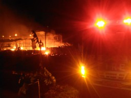 Listrik Korslet Gudang Barang Bekas di Kecamatan Sidayu Gresik Terbakar