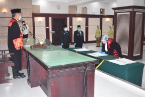 Jabatan Ketua Pengadilan Negeri Gresik Diserahterimakan