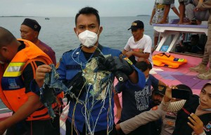 Sriwijaya Air Jatuh, Nelayan Kepulauan Seribu Temukan Serpihan Pesawat di  Pulau Laki