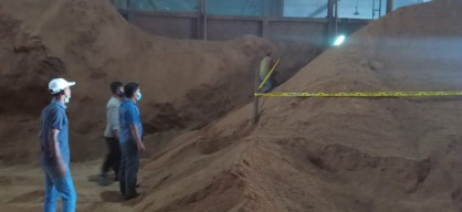 Pekerja Pabrik Kayu Driyorejo Tewas Tertimbun Serbuk Kayu, Bagian Tubuhnya Ada yang Gosong
