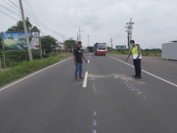 Ditabrak Truk Tangki Hingga Masuk ke Kolong Saat Berhenti di Tengah Jalan, Nyawa Pemotor Ini Selamat