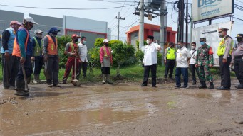 Usai Disidak Pj Bupati, Kerusakan Jalan Raya Desa Wedi Gedangan Langsung Diperbaiki