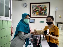 11 Tahun KMU, Seluruh Cabang dan RS Mitra Eyelink Group Berbagi Makanan Khas Daerah
