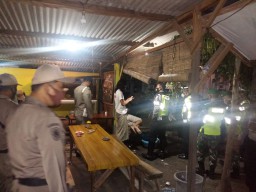 Pasukan Ngeyel Covid Dibubarkan Pasukan Satpol PP Gresik