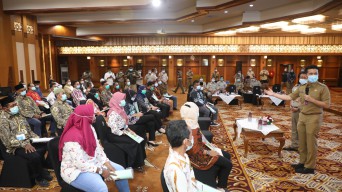 Pesan Wagub Emil,Jangan Sekolahkan Sertifikat Untuk Beli Mobil