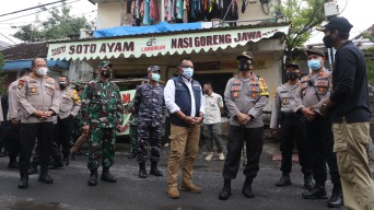 Jelang PSBB Jawa-Bali, Gudang Vaksin di Surabaya Disidak