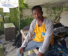 Suparjo Warga Sekapuk Gresik Ini Tak Punya Rumah, Dua Tahun Ngemper di Gua Bekas Galian C