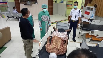 Tanpa Baju Wong Edan asal  Lamongan Ini Rusak Fasilitas Masjid dan Ganggu Anak Yang Sedang Belajar Ngaji di  Bojonegoro