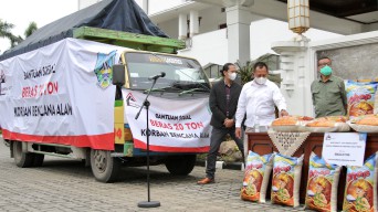 Pemprov Jatim Kirim 20 Ton Beras dan Uang Rp 1 Miliar untuk Korban Bencana Kalsel dan Sulbar