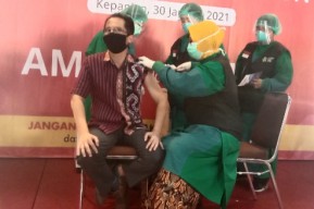 60 Persen Nakes Malang Telah Divaksin, Sisanya Segera Dapatkan