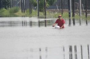 Banjir di Jalan Raya Porong Semakin Parah, Ketinggian Air Capai 1 Meter