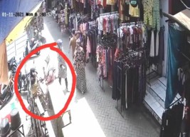 Aksi Emak-emak Curi Rokok di Probolinggo Terekam CCTV