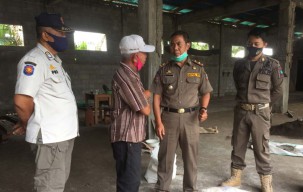 Satpol PP Banyuwangi Segel Proyek Toko Tanpa Dilengkapi IMB