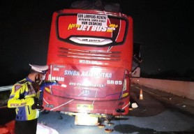 Angkut 28 Penumpang Tabrak Truk di Tol Magetan, 2 Penumpang Meninggal