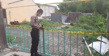 Teras Rumah Longsor, Warga Malang Ikut Hanyut Terseret Arus Sungai