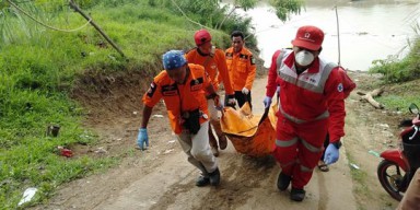 Pria Bertato Misterius Ditemukan Tewas di Sungai Brantas