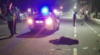 Pemabuk Koplak, Geber Motor Bertiga Oleng Lantas Nabrak Mobil Ambulans
