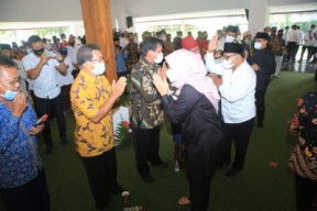 Mulai Bekerja sebagai Bupati Banyuwangi, Ipuk-Sugirah Undang Seluruh Elemen dan Tokoh