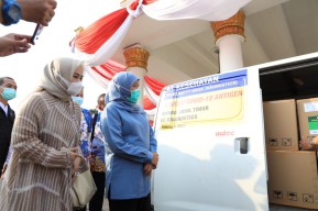 Pemprov Jatim Dapat Bantuan Alat Rapid Test Antigen dari Alumni ITB