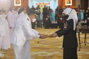 Khofifah Hadiri Sertijab Kepala Daerah,  Dimulai dari Surabaya Berakhir di Sumenep