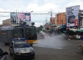 Jumlah Pasien Covid Sembuh Lebih Banyak, Polisi Gunakan Water Canon Semprot Jalanan