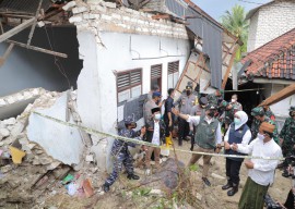 Longsor Pamekasan Tewaskan 5 Santriwati, Gubernur Khofifah Tinjau Ponpes An-Nadzomiyah