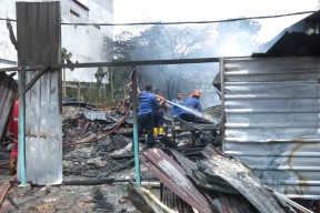 Ngenes, Rumah dan Usaha Milik Kakek-Nenek di Sidoarjo Ini Ludes Terbakar