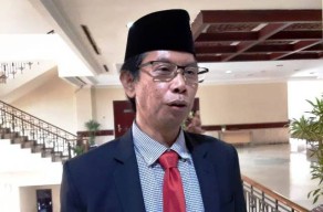 Whisnu di Lantik, Ketua DPRD Surabaya Ucapkan Selamat
