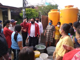 Pipa PDAM Bocor, Komisi B DPRD Surabaya Sidak Antrian Warga