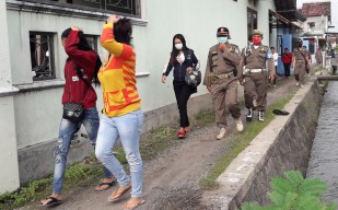 Rayakan Valentin di Kamar Kos, 10 Pasangan Mesum Diangkut Satpol PP Tulungagung, Ada Yang Threesome