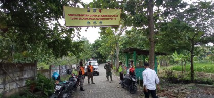 Ada yang Balik Kanan Melihat Petugas Berjaga di Wana Wisata Jurang Kuping