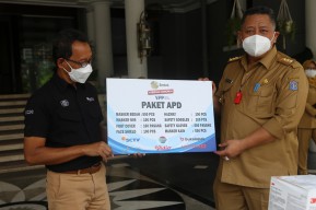 Pemkot Surabaya Kembali Terima Bantuan Ratusan APD