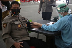 Pemkot Surabaya Gelar Vaksinasi Tahap Dua, Sasar Pelayan Publik hingga Lansia